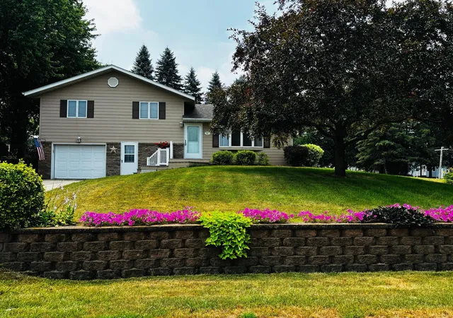 Photo 1 of Single family home for sale at 407 Park St, Fulda, MN 56131 | MLS# 7044023 | Listing updated on 2026-09-08