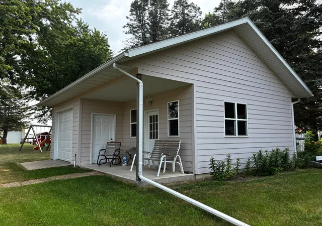 Photo 3 of Single family home for sale at 407 Park St, Fulda, MN 56131 | MLS# 7044023 | Listing updated on 2026-09-08