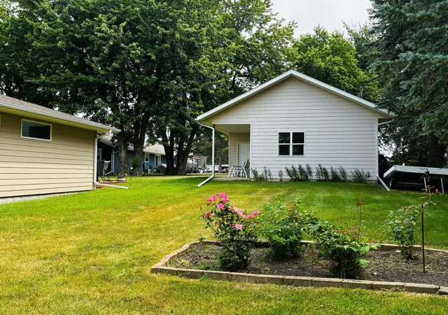 Photo 3 of Single family home for sale at 407 Park St, Fulda, MN 56131 | MLS# 7044023 | Listing updated on 2026-09-08