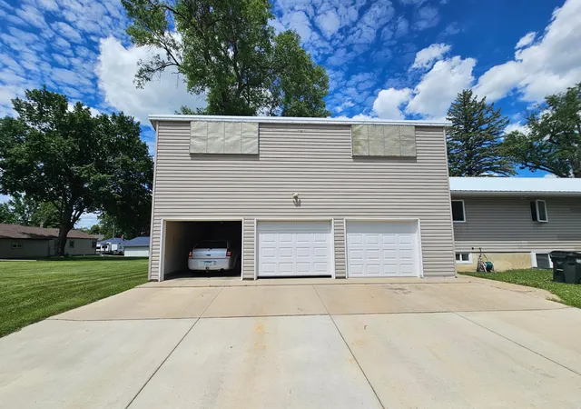 Photo 4 of House for sale at 226 3rd Avenue S, Brownton, MN 55312 | MLS# 7046112 | Listing updated on 2026-09-11