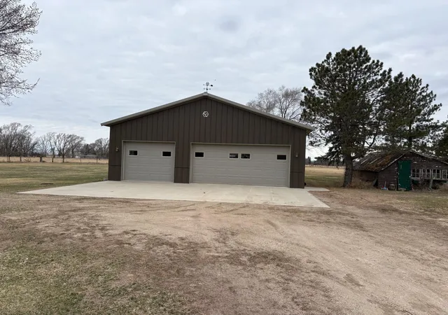 Photo 2 of Single family home for sale at 237 S Paul St, Appleton, MN 56208 | MLS# 7047806 | Listing updated on 2026-09-15