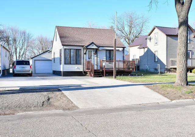 Photo 1 of Single family home for sale at 1539 Dover St, Worthington, MN 56187 | MLS# 7050070 | Listing updated on 2026-09-10