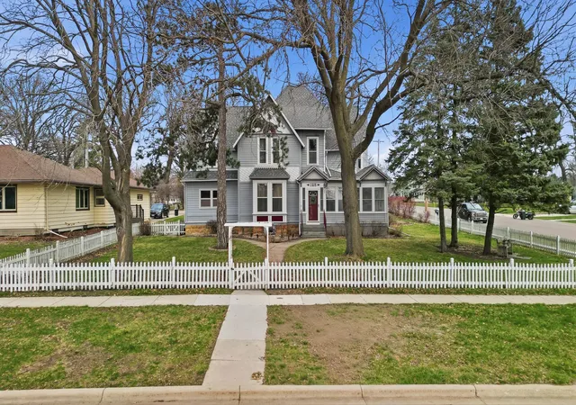 Photo 1 of Single family home for sale at 125 E 2nd Street, Blue Earth, MN 56013 | MLS# 7051481 | Listing updated on 2026-09-15