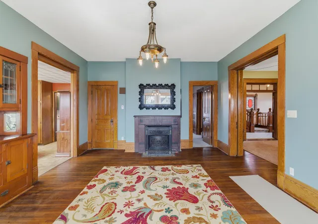 Photo 3 of Single family home for sale at 125 E 2nd Street, Blue Earth, MN 56013 | MLS# 7051481 | Listing updated on 2026-09-15