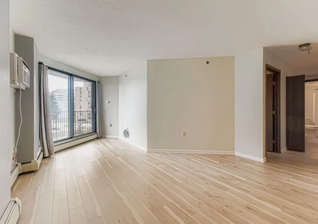 Photo 4 of Condo for sale at 6500 Woodlake Dr #401, Minneapolis, MN 55423 | MLS# 7052529 | Listing updated on 2026-09-14