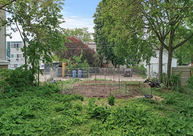 Photo 3 of Sale Pending at 2720 2nd Avenue S, Minneapolis, MN 55408 | MLS# 7052788 | Listing updated on 2026-09-11