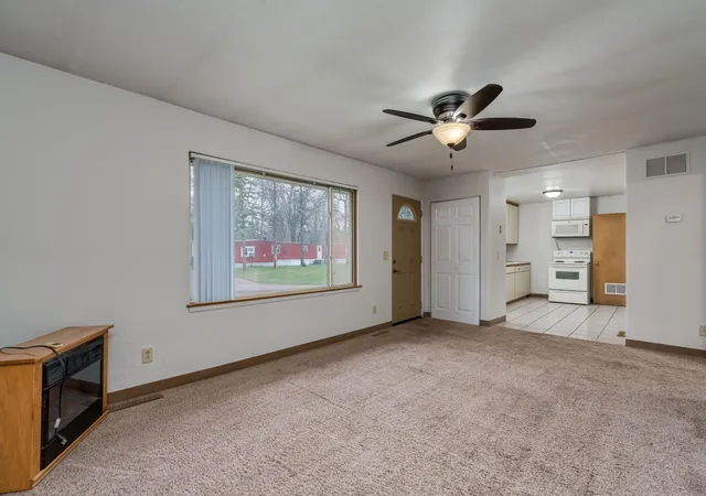 Photo 4 of Multi family home for sale at 117 Jay St, Le Sueur, MN 56058 | MLS# 7054151 | Listing updated on 2026-09-15