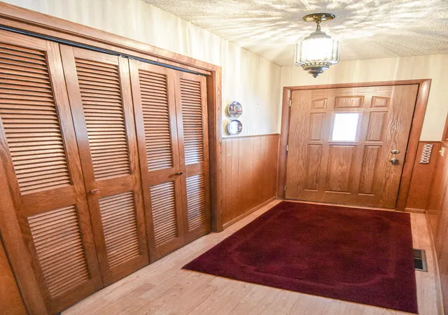 Photo 3 of Single family home for sale at 610 Kneale Ave S, Thief River Falls, MN 56701 | MLS# 7054750 | Listing updated on 2026-09-12