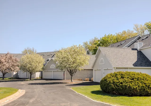 Photo 4 of Single family home for sale at 1858 Tiffany Cvs Ln SW, Rochester, MN 55902 | MLS# 7055262 | Listing updated on 2026-09-10