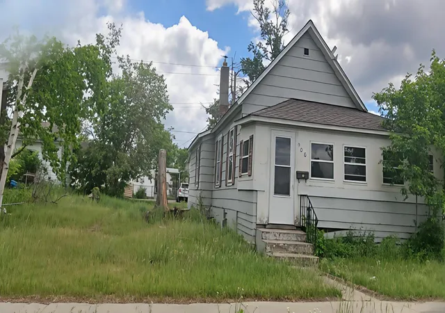 Photo 2 of Single family home for sale at 906 Irvine Ave Nw, Bemidji, MN 56601 | MLS# 7055326 | Listing updated on 2026-09-14