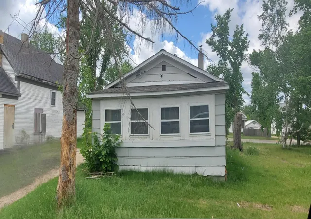 Photo 3 of Single family home for sale at 906 Irvine Ave Nw, Bemidji, MN 56601 | MLS# 7055326 | Listing updated on 2026-09-14