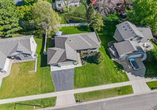 Photo 3 of Single family home for sale at 719 Eastridge Dr, Northfield, MN 55057 | MLS# 7057207 | Listing updated on 2026-09-10