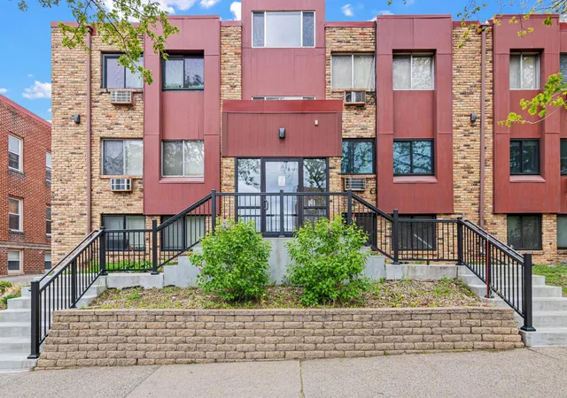Photo 2 of Condo for sale at 520 Ridgewood Ave #3, Minneapolis, MN 55403 | MLS# 7057603 | Listing updated on 2026-09-11