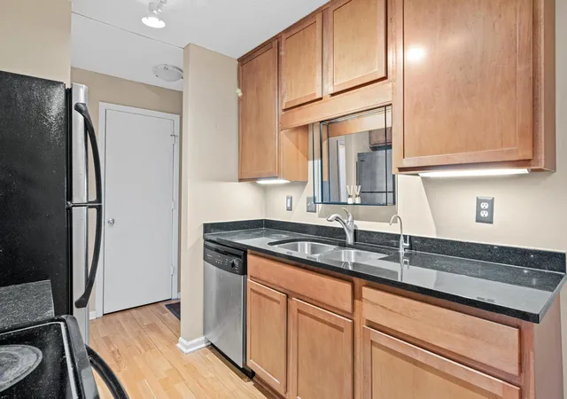 Photo 4 of Condo for sale at 520 Ridgewood Ave #3, Minneapolis, MN 55403 | MLS# 7057603 | Listing updated on 2026-09-26