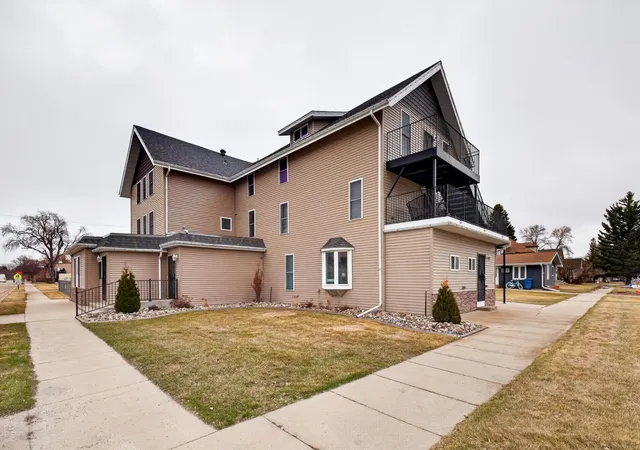 Photo 1 of Mansion for sale at 202 3rd Avenue Se, Barnesville, MN 56514 | MLS# 7058300 | Listing updated on 2026-09-15