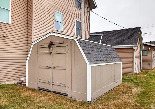Photo 3 of Mansion for sale at 202 3rd Avenue Se, Barnesville, MN 56514 | MLS# 7058300 | Listing updated on 2026-09-15