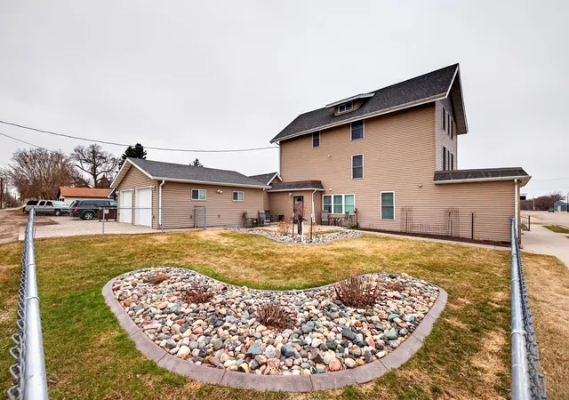 Photo 4 of Single family home for sale at 202 3rd Avenue SE, Barnesville, MN 56514 | MLS# 7058300 | Listing updated on 2026-09-15
