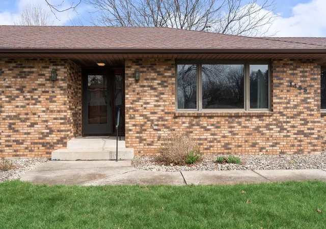 Photo 3 of Single family home for sale at 1455 Sunset Dr Sw, Owatonna, MN 55060 | MLS# 7058317 | Listing updated on 2026-09-09