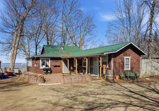 Photo 3 of Single family home for sale at 1250 E Shore Dr, Detroit Lakes, MN 56501 | MLS# 7060381 | Listing updated on 2026-09-10