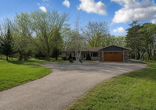 Photo 1 of Single family home for sale at 101 Mapleridge Dr, Mankato, MN 56001 | MLS# 7060812 | Listing updated on 2026-09-14