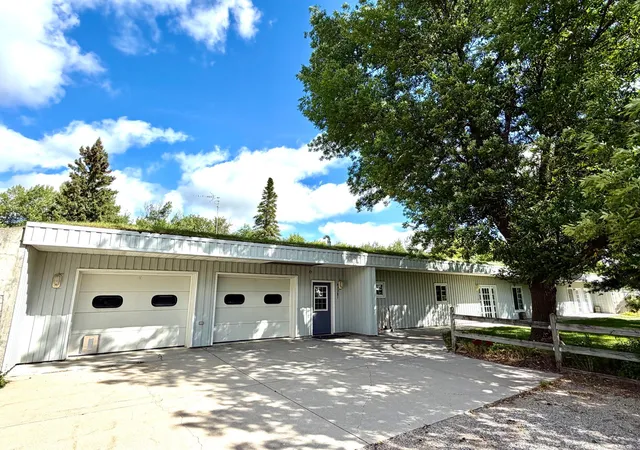 Photo 1 of Single family home for sale at 43381 State Hwy 11, Roseau, MN 56751 | MLS# 7060866 | Listing updated on 2026-09-10