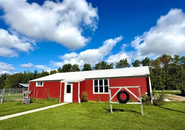Photo 3 of Single family home for sale at 43381 State Hwy 11, Roseau, MN 56751 | MLS# 7060866 | Listing updated on 2026-09-10