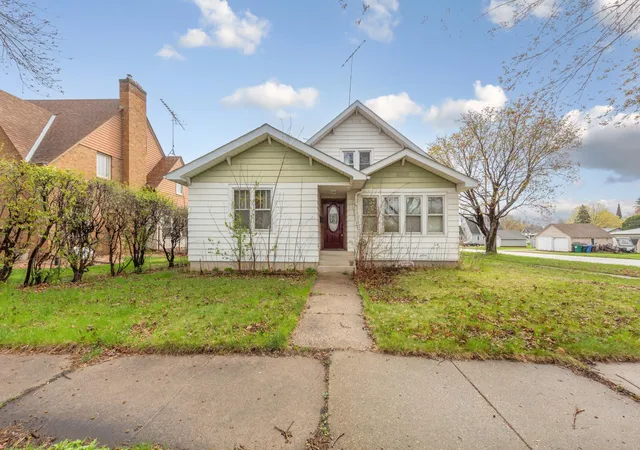 Single family home for sale at 1606 Greeley Ave N, Glencoe, MN 55336 | MLS# 7063065