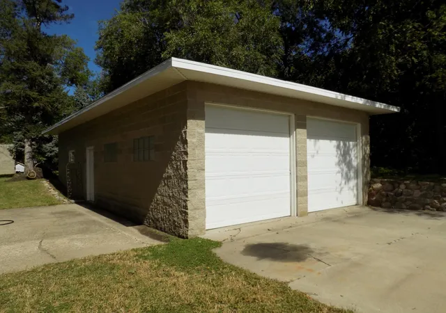 Photo 2 of Single family home for sale at 101 4th Avenue N, Lakefield, MN 56150 | MLS# 7063788 | Listing updated on 2026-09-15