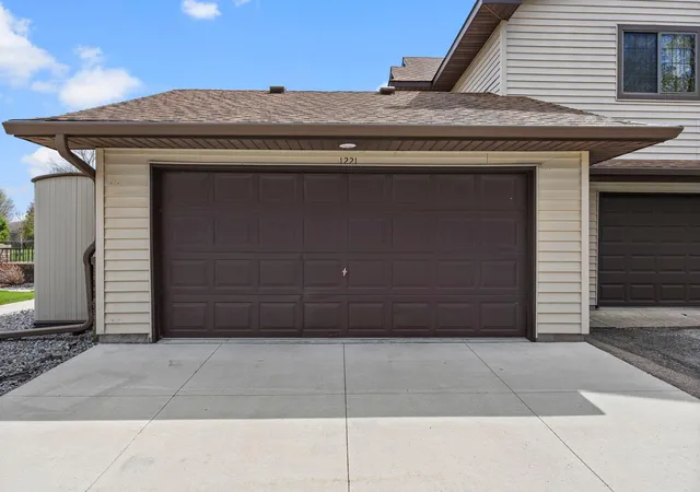 Photo 3 of Condo for sale at 1221 Bradford St SE, Hutchinson, MN 55350 | MLS# 7063880 | Listing updated on 2026-09-22