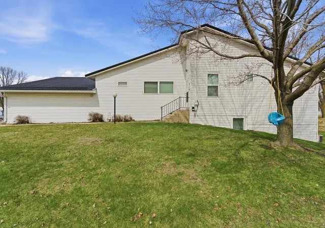Photo 3 of Sale Pending at 916 Armstrong Blvd N, Saint James, MN 56081 | MLS# 7063995 | Listing updated on 2026-10-19