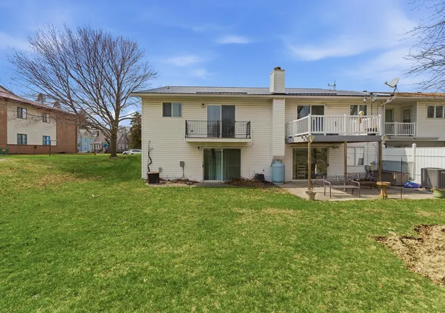 Photo 4 of Sale Pending at 916 Armstrong Blvd N, Saint James, MN 56081 | MLS# 7063995 | Listing updated on 2026-10-19