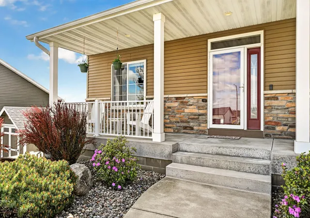 Photo 3 of Single family home for sale at 847 Golfview Ave, Zumbrota, MN 55992 | MLS# 7066637 | Listing updated on 2026-09-11