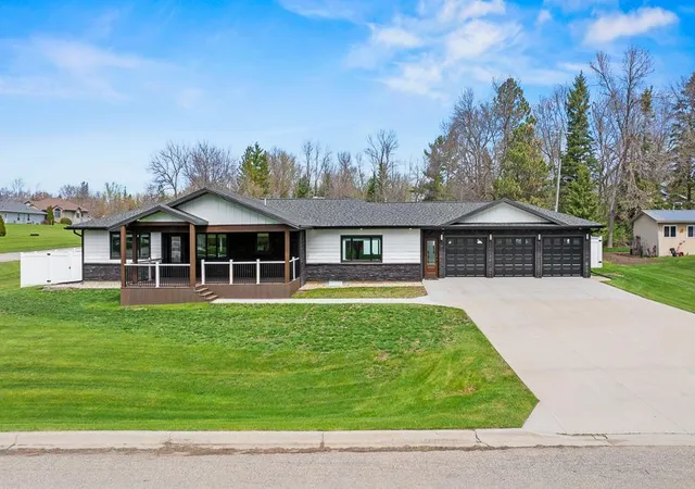 Photo 1 of Single family home for sale at 711 8th Street W, Clear Lake, SD 57226 | MLS# 7067765 | Listing updated on 2026-09-14