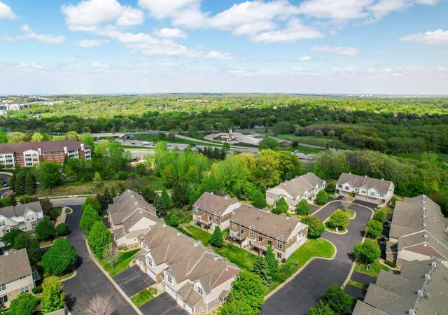 Photo 2 of Single family home for sale at 468 Stonewood Ln, Burnsville, MN 55306 | MLS# 7068286 | Listing updated on 2026-09-11