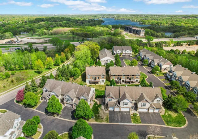 Photo 3 of Single family home for sale at 468 Stonewood Ln, Burnsville, MN 55306 | MLS# 7068286 | Listing updated on 2026-09-11