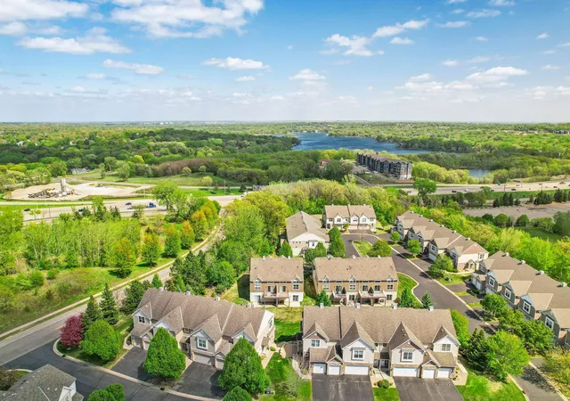Photo 4 of Single family home for sale at 468 Stonewood Ln, Burnsville, MN 55306 | MLS# 7068286 | Listing updated on 2026-09-11