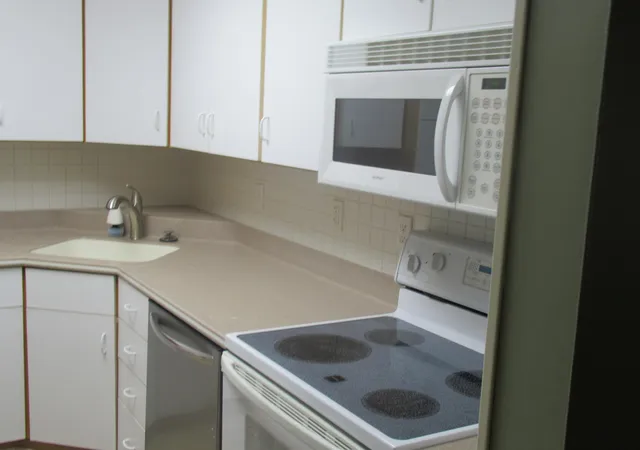 Photo 4 of Condo for sale at 4120 Parklawn Ave #135, Minneapolis, MN 55435 | MLS# 7069118 | Listing updated on 2026-09-11