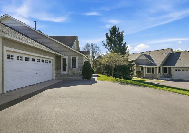 Photo 3 of Single family home for sale at 8821 Stonebrooke Ct, Saint Paul, MN 55125 | MLS# 7069769 | Listing updated on 2026-09-15