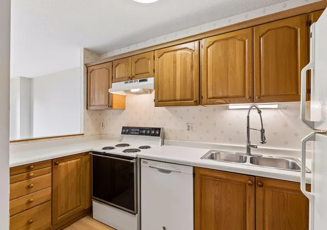 Photo 3 of Condo for sale at 1425 W 28th Street #315, Minneapolis, MN 55408 | MLS# 7069827 | Listing updated on 2026-09-11