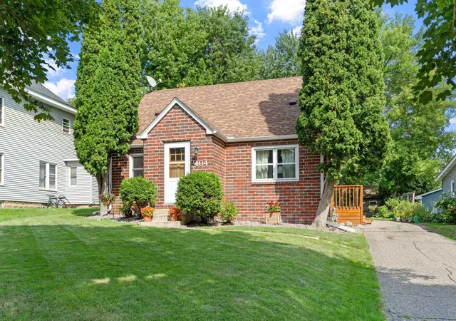 Photo 2 of Sale Pending at 404 4th Avenue Nw, Buffalo, MN 55313 | MLS# 7070563 | Listing updated on 2026-09-14