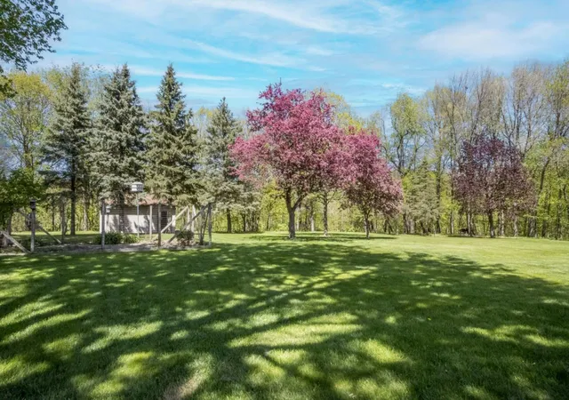 Photo 2 of Sale Pending at 100 Stony Crk Cir, Mankato, MN 56001 | MLS# 7072691 | Listing updated on 2026-09-11