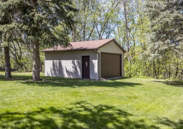 Photo 4 of Sale Pending at 100 Stony Crk Cir, Mankato, MN 56001 | MLS# 7072691 | Listing updated on 2026-09-11