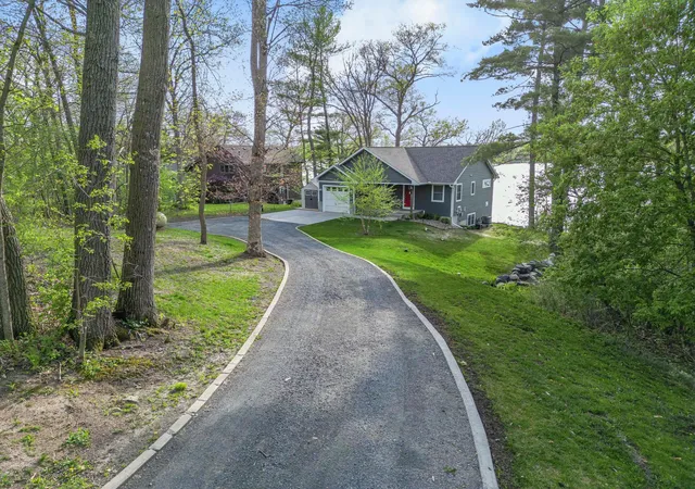 Photo 3 of Single family home for sale at 619 Nokomis Dr, Osceola, WI 54020 | MLS# 7073470 | Listing updated on 2026-09-11