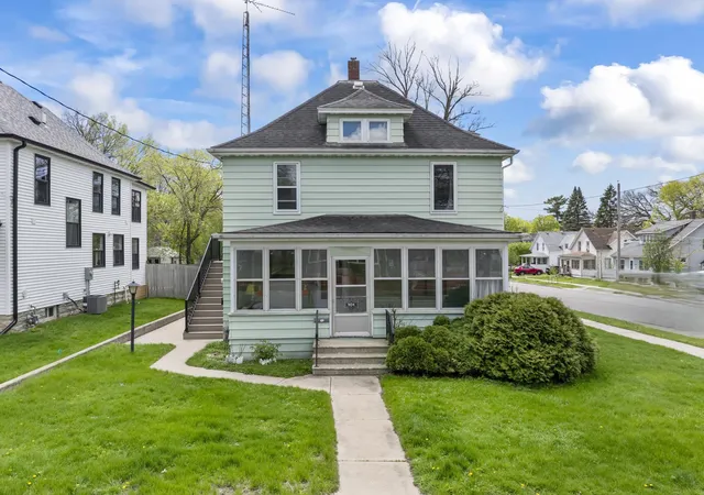 Photo 2 of Multi family home for sale at 904 1st Street Se, Rochester, MN 55904 | MLS# 7073583 | Listing updated on 2026-09-10