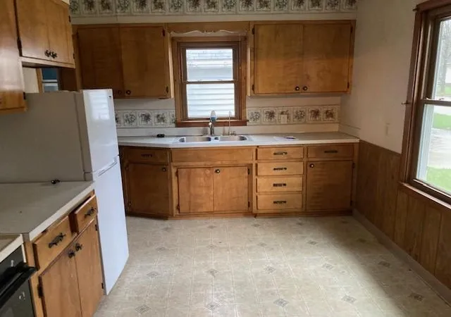 Photo 3 of Sale Pending at 707 Minnesota Ave SE, Willmar, MN 56201 | MLS# 7073805 | Listing updated on 2026-09-15