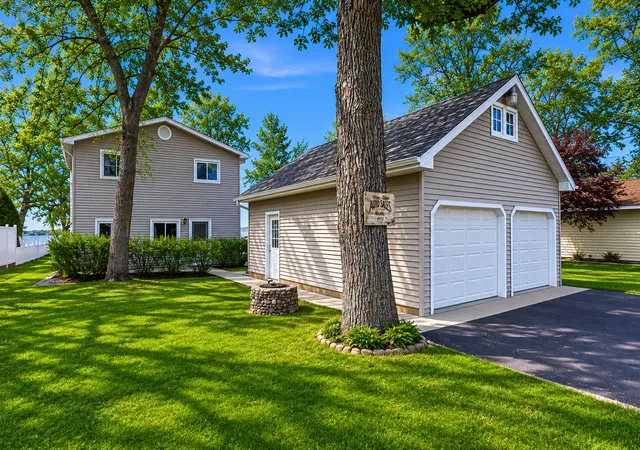 Photo 3 of Sale Pending at 192 Shorewood Dr, Detroit Lakes, MN 56501 | MLS# 7074225 | Listing updated on 2026-09-14