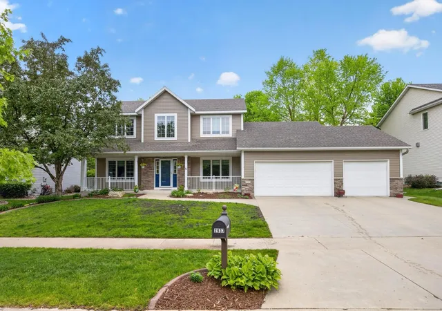 Photo 1 of Single family home for sale at 2937 Oakview Dr Ne, Rochester, MN 55906 | MLS# 7075328 | Listing updated on 2026-09-15