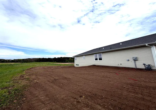 Photo 4 of Single family home for sale at 1575 Applegate Rd, New Richmond, WI 54017 | MLS# 7075615 | Listing updated on 2026-09-11