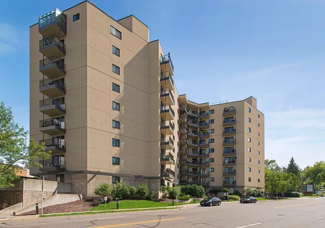 Photo 4 of Condo for sale at 3131 Excelsior Blvd #113, Minneapolis, MN 55416 | MLS# 7076583 | Listing updated on 2026-09-15