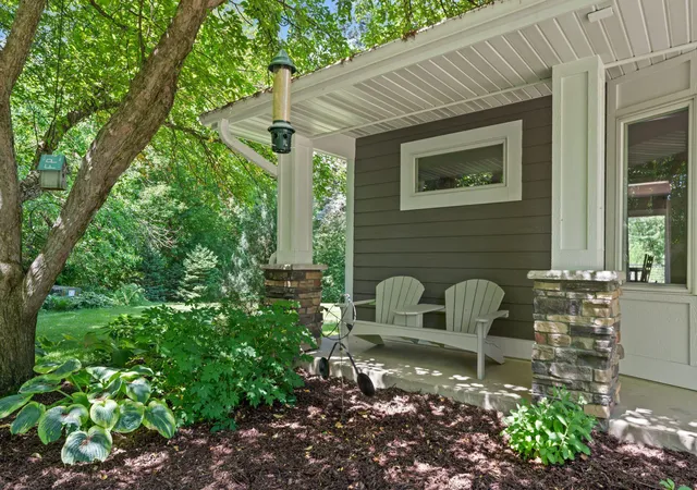 Photo 4 of Sale Pending at 1555 Smith Ave S, Saint Paul, MN 55118 | MLS# 7076796 | Listing updated on 2026-09-08